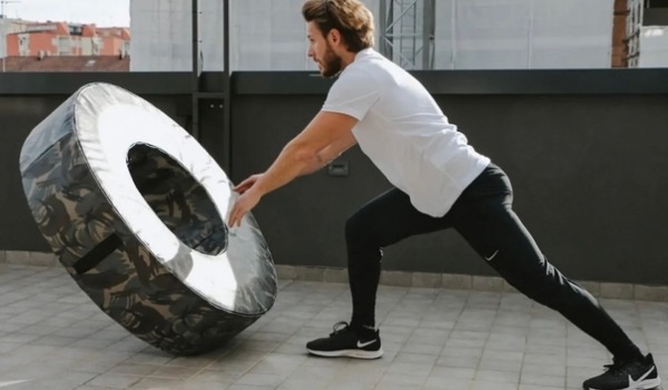 REVOLVE OUTDOOR: ALLENAMENTO FUNZIONALE ALL'APERTO EFFICACE